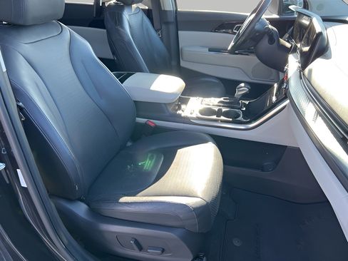 Used 2022 Kia Carnival SX Prestige image 44