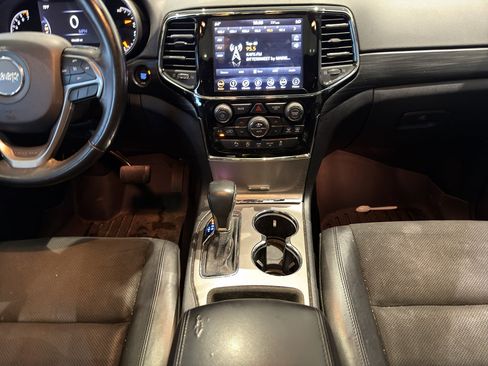 Used 2019 Jeep Grand Cherokee Altitude image 17