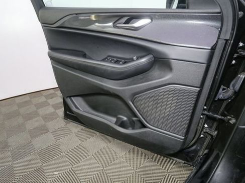 Used 2023 Jeep Grand Cherokee L Laredo image 39