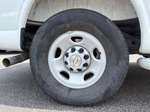 Used 2025 Chevrolet Express 2500 w/ Driver Convenience Package RWD image 18