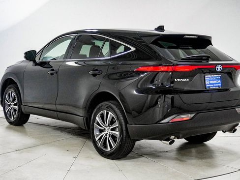 Used 2023 Toyota Venza LE AWD/4WD image 6