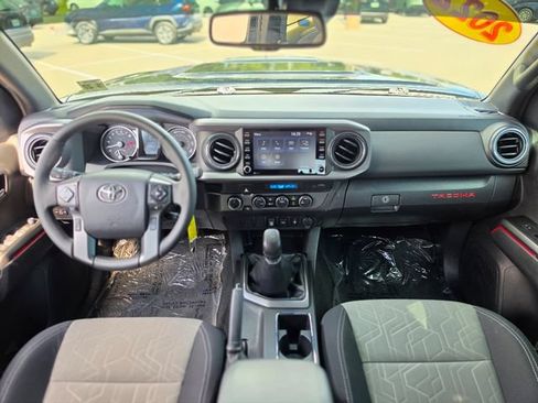 Used 2022 Toyota Tacoma TRD Sport AWD/4WD image 29