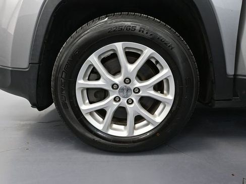 Used 2017 Jeep Cherokee Sport w/ Cold Weather Group image 18