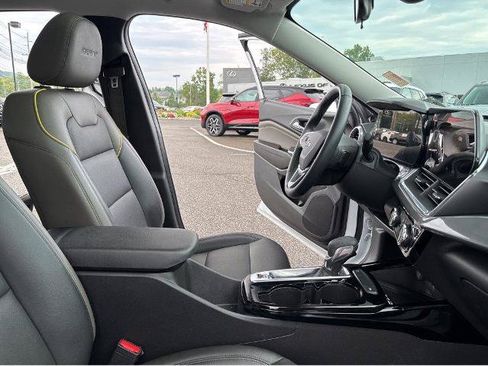 Used 2024 Chevrolet Trax ACTIV w/ Sunroof Package FWD image 30