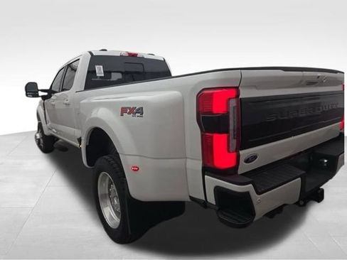 Used 2025 Ford F450 Platinum w/ FX4 Off-Road Package AWD/4WD image 5