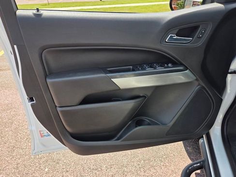 Used 2022 Chevrolet Colorado LT w/ LT Convenience Package AWD/4WD image 15