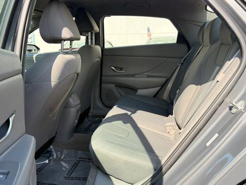 Used 2024 Hyundai Elantra SEL FWD image 13