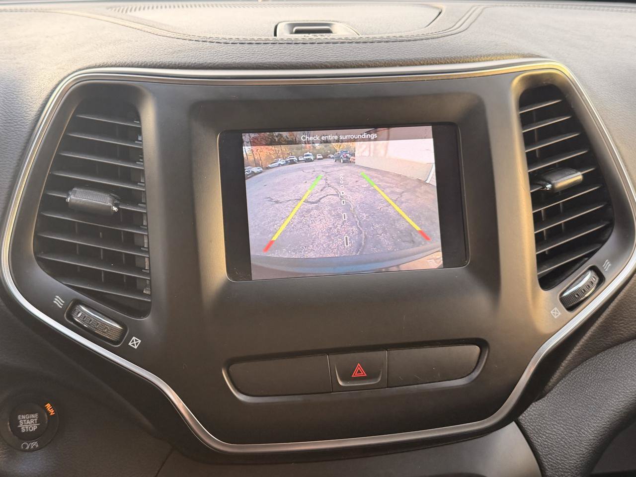 Used 2019 Jeep Cherokee Latitude Plus AWD/4WD image 30