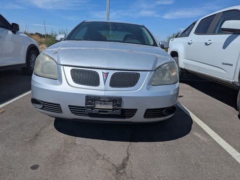 Used 2009 Pontiac G5 w/ Appearance Package FWD image 3