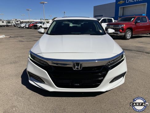 Used 2018 Honda Accord Touring image 2