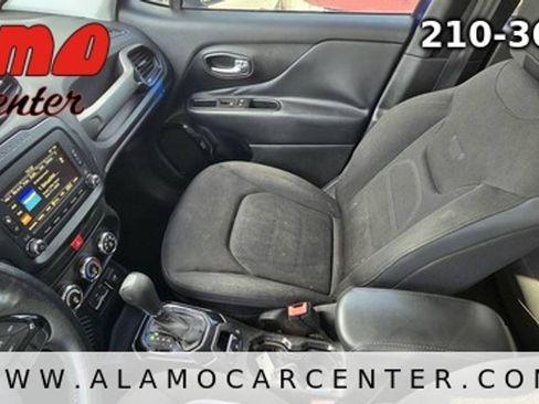 Used 2017 Jeep Renegade Altitude FWD image 39