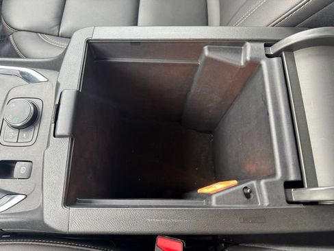 Used 2023 Chevrolet Traverse LT image 24