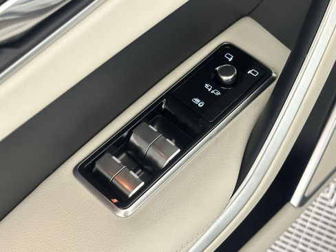 Used 2026 Jaguar F-PACE R-Dynamic S image 21