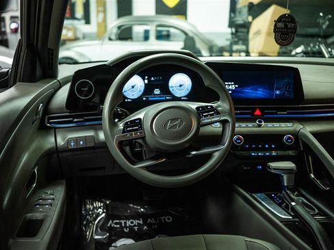 Used 2024 Hyundai Elantra SEL image 14