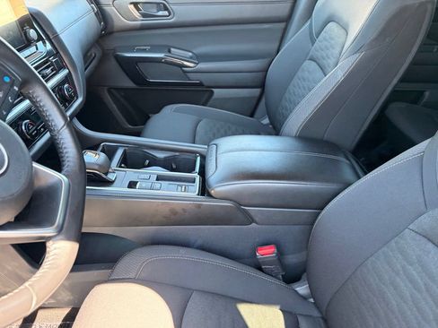 Certified 2025 Nissan Pathfinder SV FWD image 16