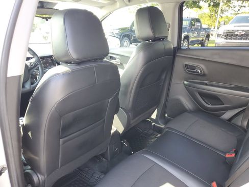 Used 2021 Chevrolet Trax LT FWD image 27