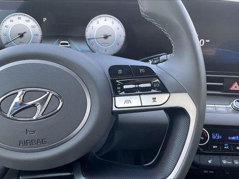 Used 2023 Hyundai Elantra SEL w/ Convenience Package FWD image 19