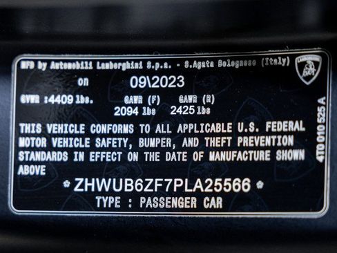 Used 2023 Lamborghini Huracan Tecnica image 40