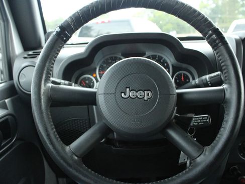 Used 2007 Jeep Wrangler Unlimited Sahara w/ Dual Top Group image 18