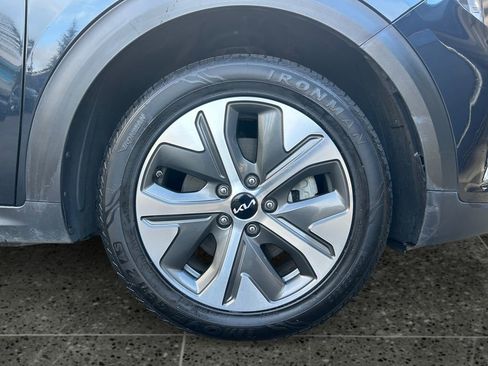 Used 2022 Kia Niro EX w/ Cold Weather Package image 9