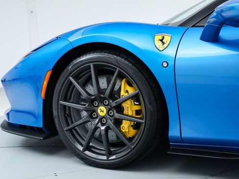 Certified 2022 Ferrari F8 Tributo RWD image 17
