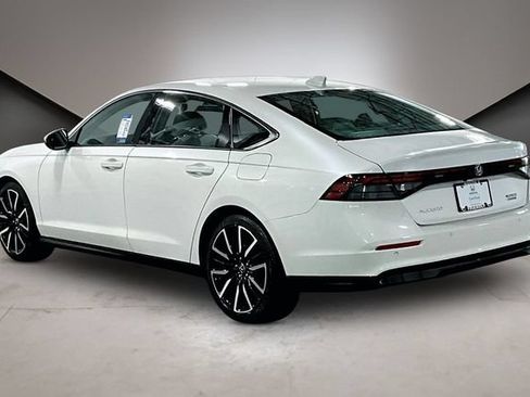 Certified 2023 Honda Accord Touring image 4