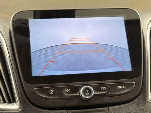 Used 2017 Chevrolet Malibu LT FWD image 23