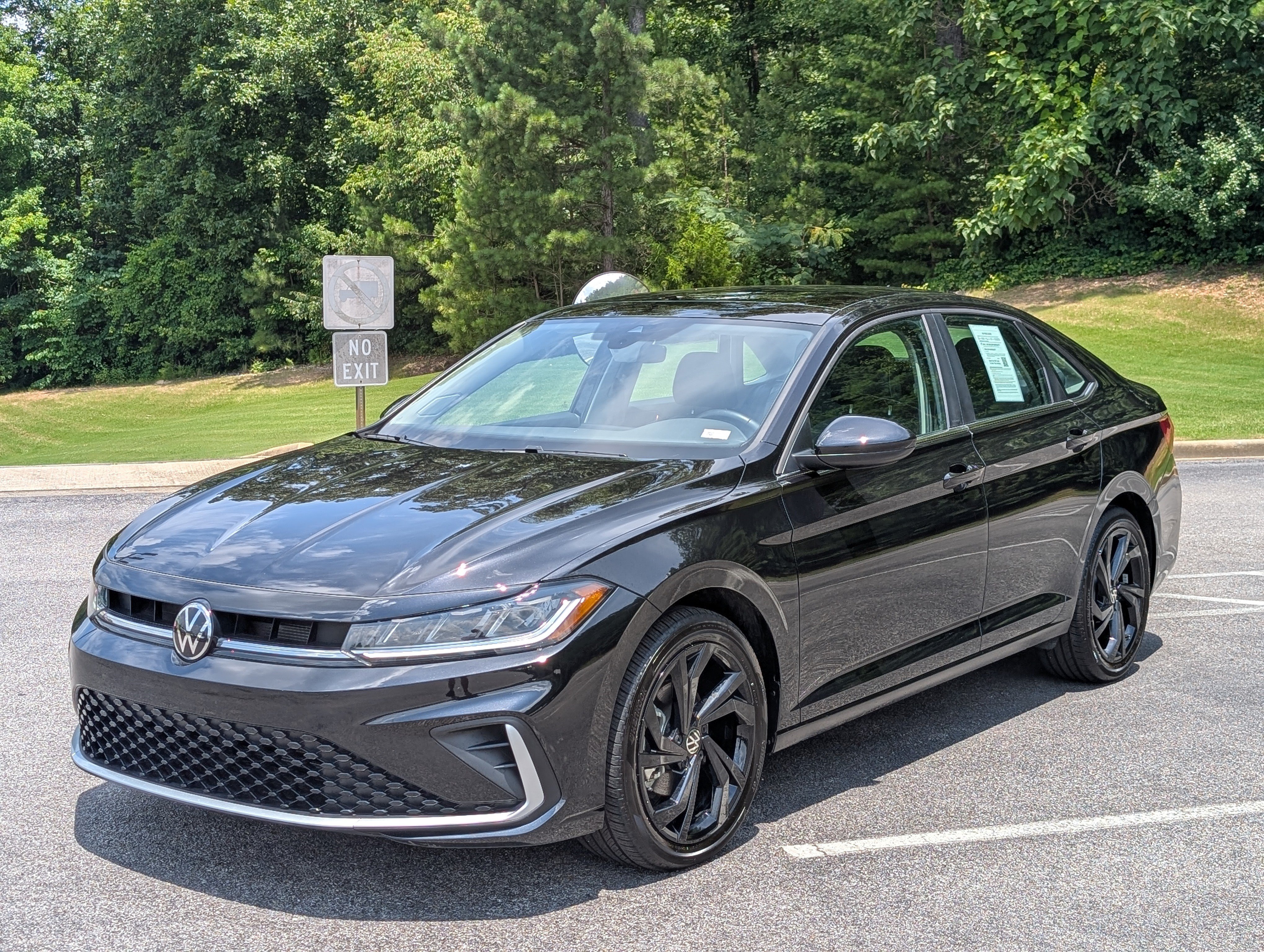 Used 2025 Volkswagen Jetta SE w/ Sunroof Package FWD image 5