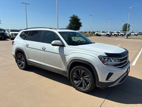 Used 2023 Volkswagen Atlas SE w/ Panoramic Sunroof Package FWD image 5