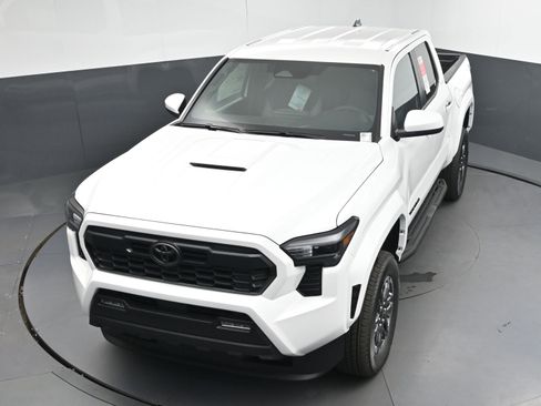 New 2025 Toyota Tacoma TRD Sport image 32