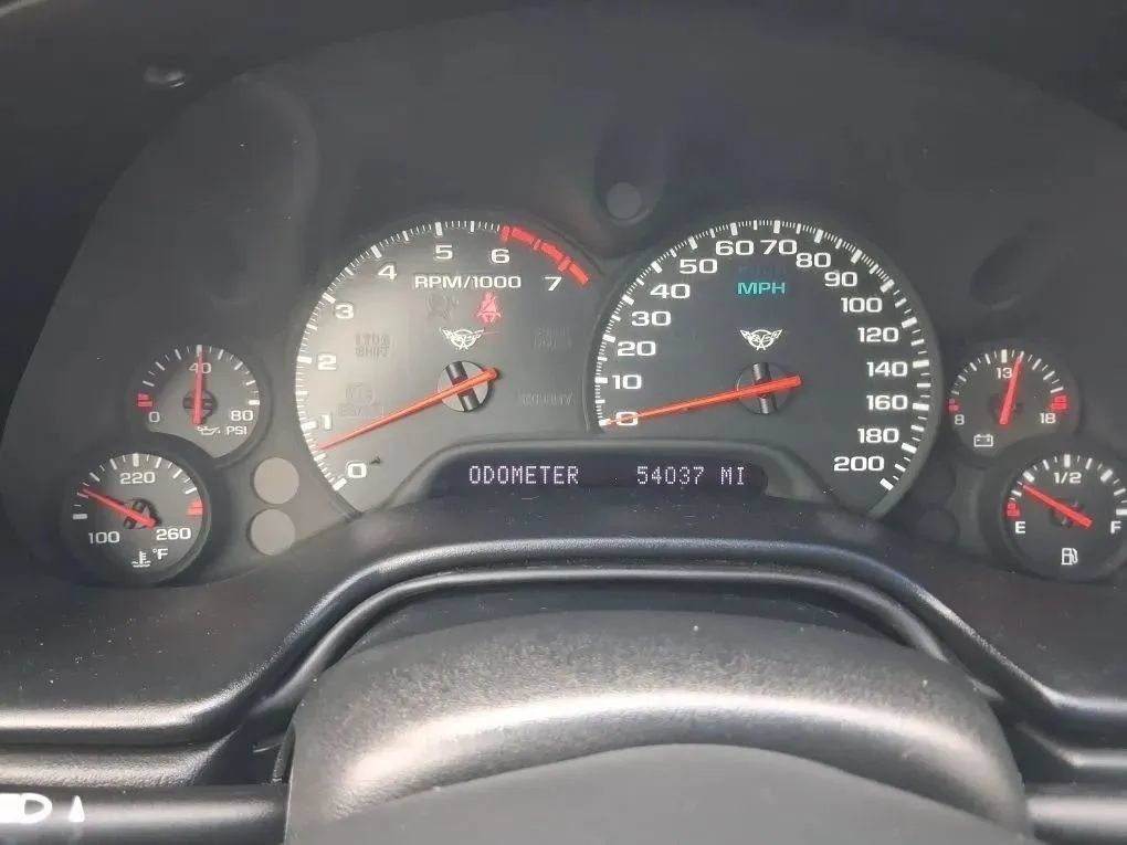 Used 2004 Chevrolet Corvette Coupe w/ Preferred Equipment Group RWD image 25