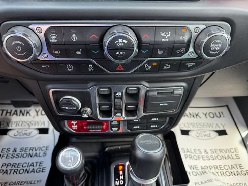 Used 2021 Jeep Gladiator Rubicon w/ Dual Top Group AWD/4WD image 22
