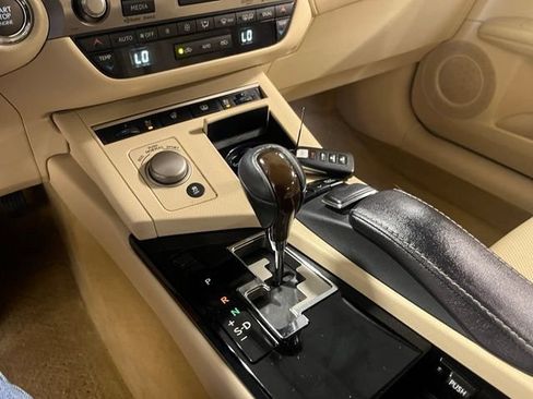 Used 2014 Lexus ES 350 w/ Luxury Package FWD image 30