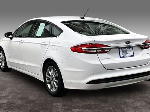 Used 2017 Ford Fusion SE w/ Fusion SE Technology Package image 25