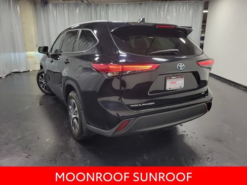 Used 2023 Toyota Highlander XLE AWD/4WD image 6