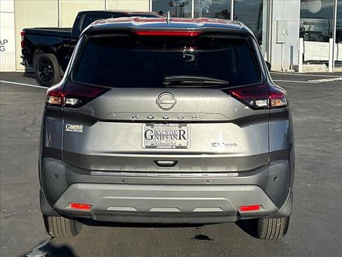 Used 2022 Nissan Rogue SV image 4