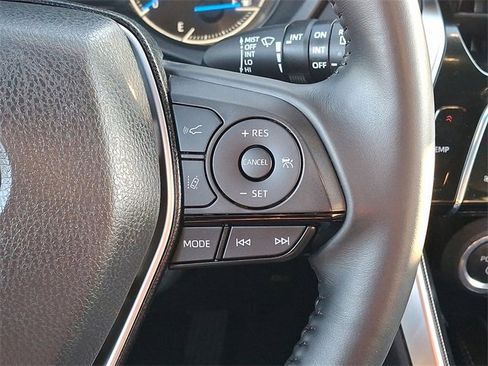 Certified 2024 Toyota Venza XLE image 21