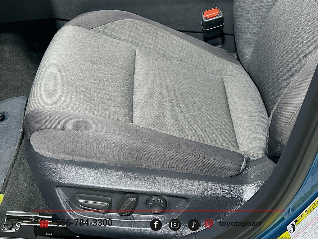 Used 2025 Toyota Camry LE w/ Convenience Package FWD image 17