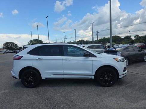 Used 2023 Ford Edge SE w/ Black Appearance Package AWD/4WD image 3