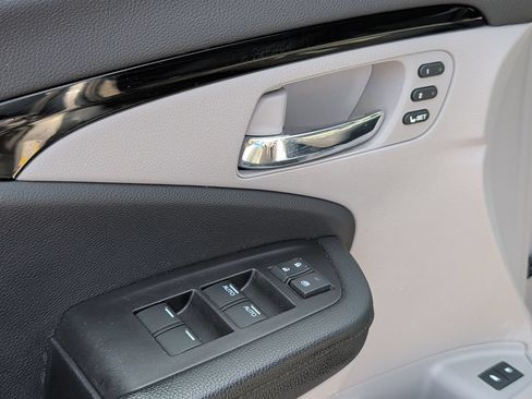 Used 2019 Honda Pilot Touring image 15