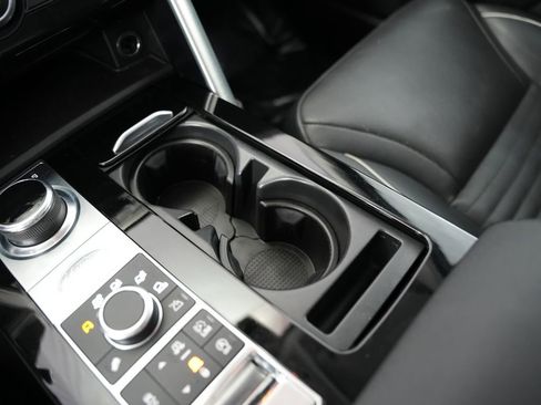 Used 2017 Land Rover Discovery HSE image 31