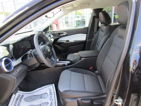 Used 2026 Chevrolet Trax LT FWD image 10