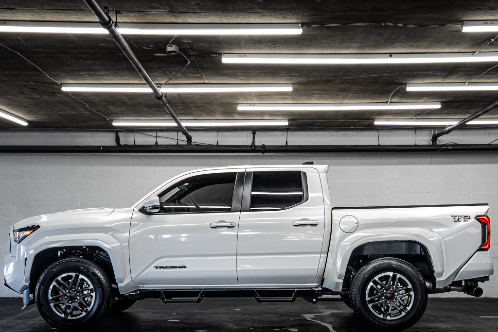 Used 2025 Toyota Tacoma TRD Sport AWD/4WD image 2