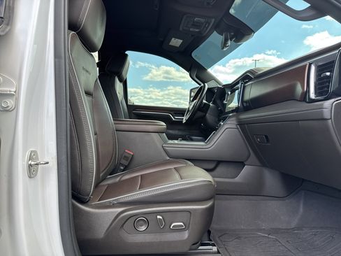 Used 2024 GMC Sierra 3500 Denali w/ Technology Package image 31