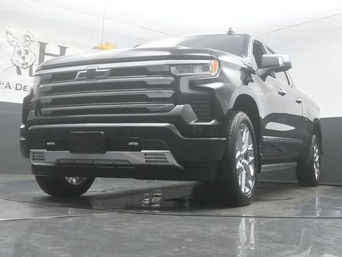 Used 2023 Chevrolet Silverado 1500 High Country w/ High Country Premium Package AWD/4WD image 4