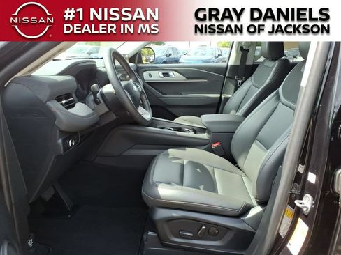 Used 2025 Ford Explorer Active w/ Active Comfort Package RWD image 22