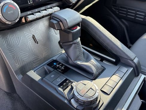 Used 2025 Toyota Tacoma TRD Off-Road image 12