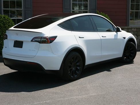 Used 2021 Tesla Model Y Long Range AWD/4WD image 5