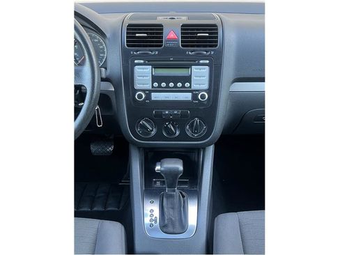 Used 2009 Volkswagen Rabbit S image 30