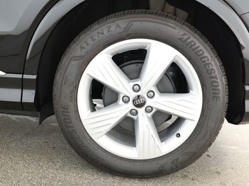 Used 2025 Audi Q4 e-tron Premium image 7